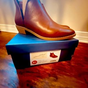 Women’s Universal Thread Brown Booties